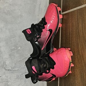 Nike Kids Pink Soccer Cleats